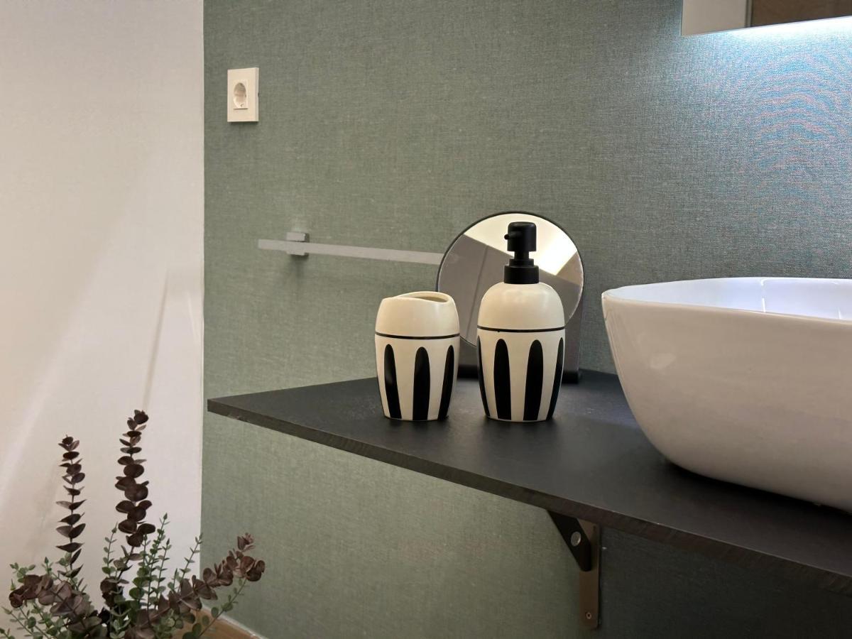 Suites 18 - Hostatel Granada Bagian luar foto